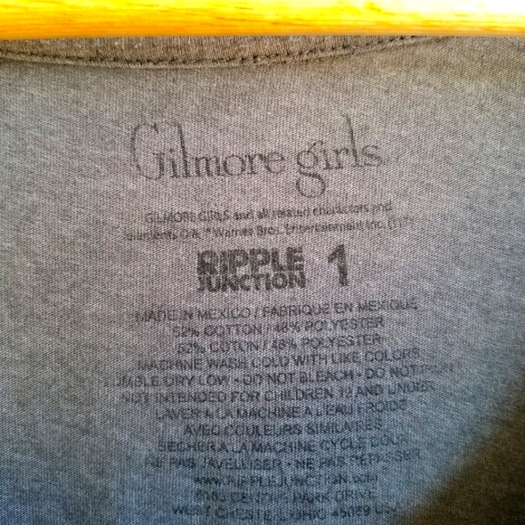 Gilmore Girl’s TV Show Souvenir T-Shirt. Large - Picture 5 of 6